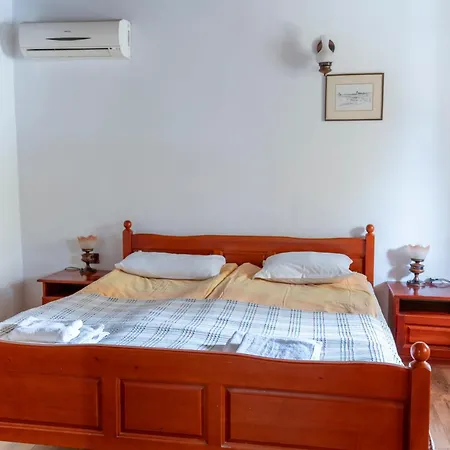 - щастливците Hotel 3*