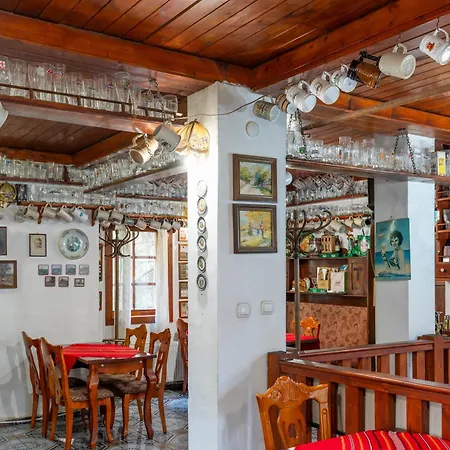 - щастливците 酒店 3*