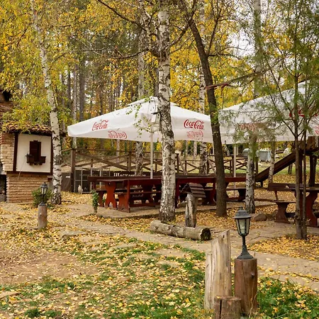 - щастливците 酒店 3*