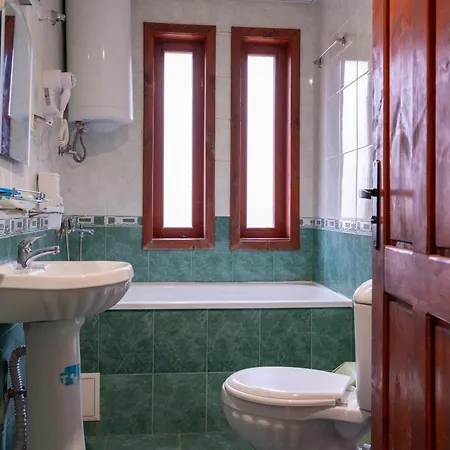 - щастливците 3*