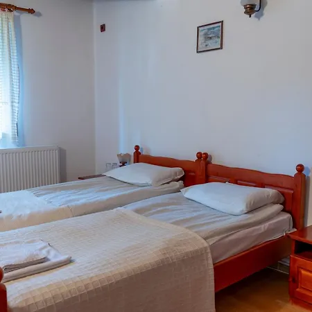 Hotel - щастливците