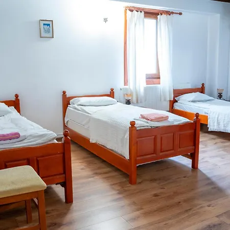 Hotel - щастливците