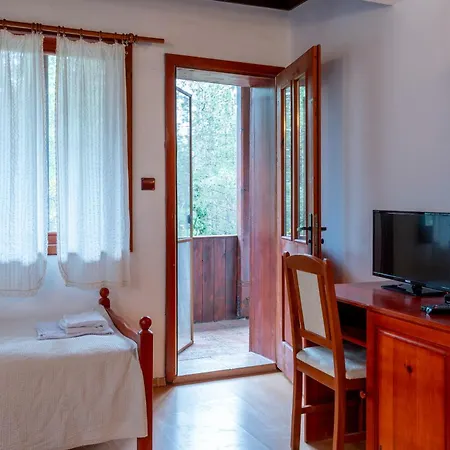 - щастливците Hotel